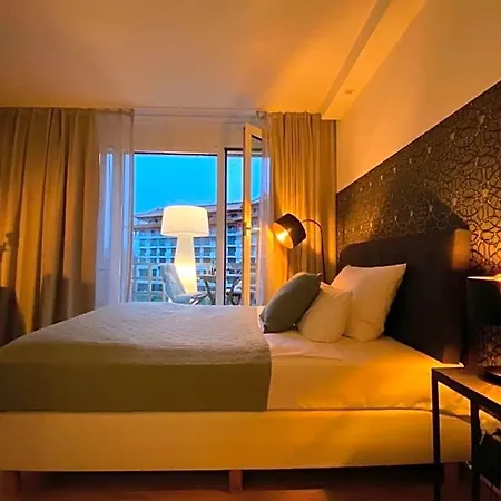 Paragon Aparthotel 3*