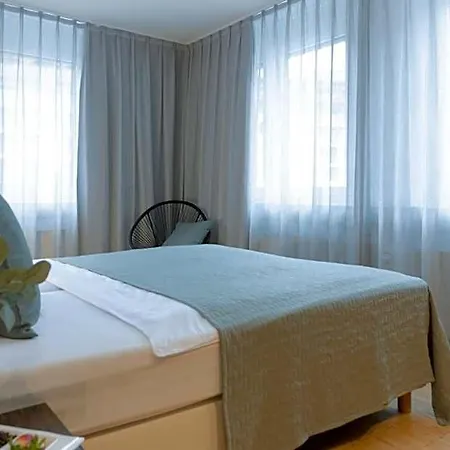 Paragon Aparthotel 3*